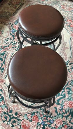 ✨ Swivel Bar Stools Set – Great Condition! ✨
