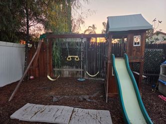 Play structure
