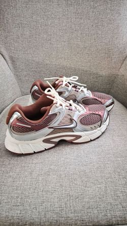 NIKE
V5 RNR - Womens size 10