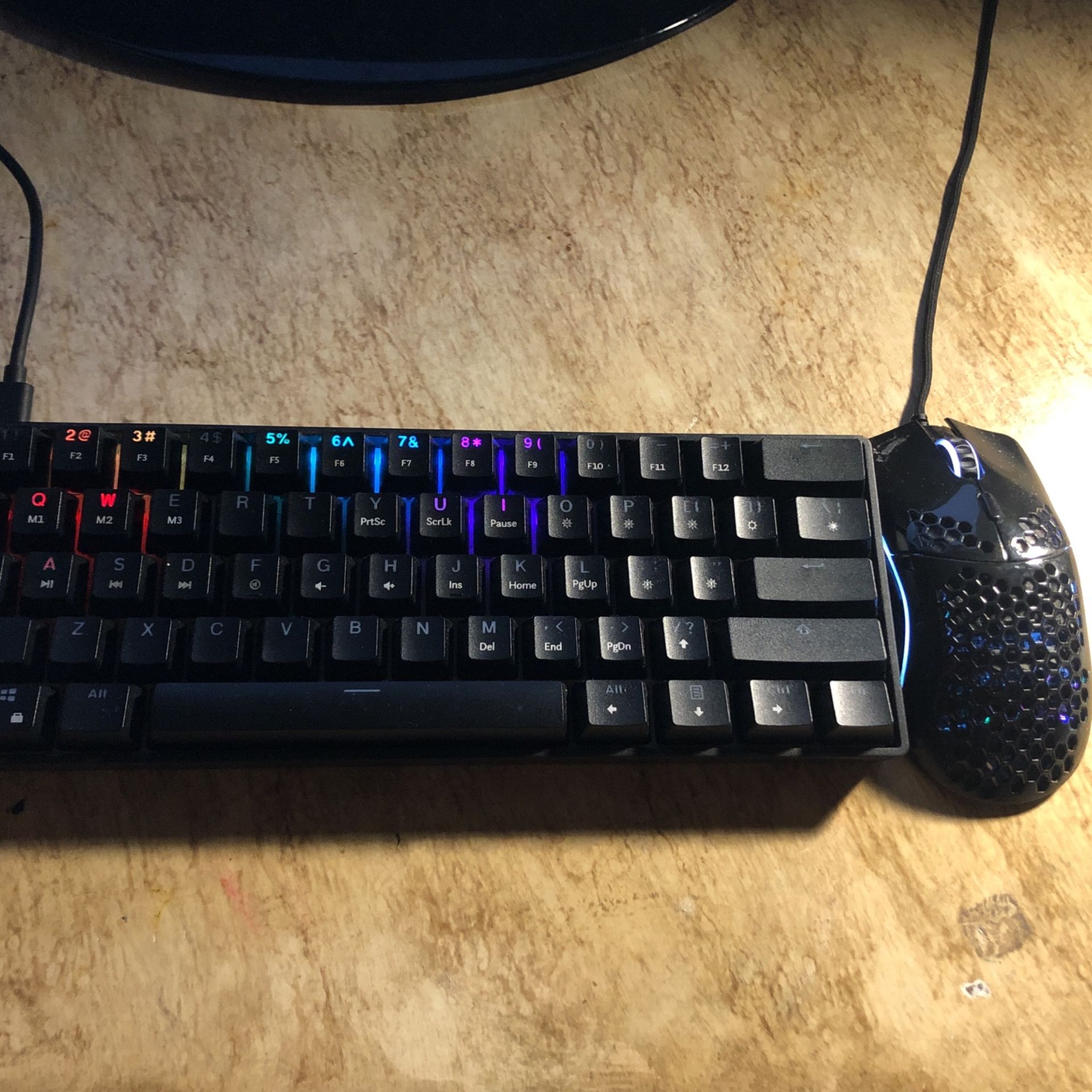 glorious model O & Gk61v2 mechanical keyboard 60%