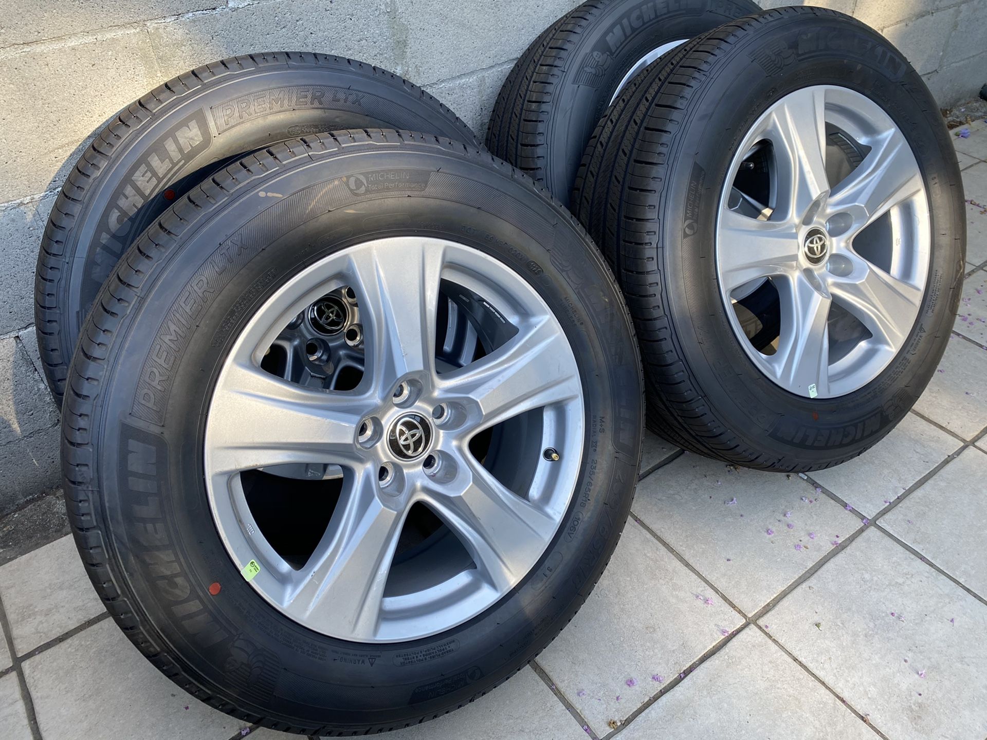 18" 2020 Toyota Highlander Rav4 Tacoma Sienna RX330 RX350 Rims Wheels Michelin 235/65r18