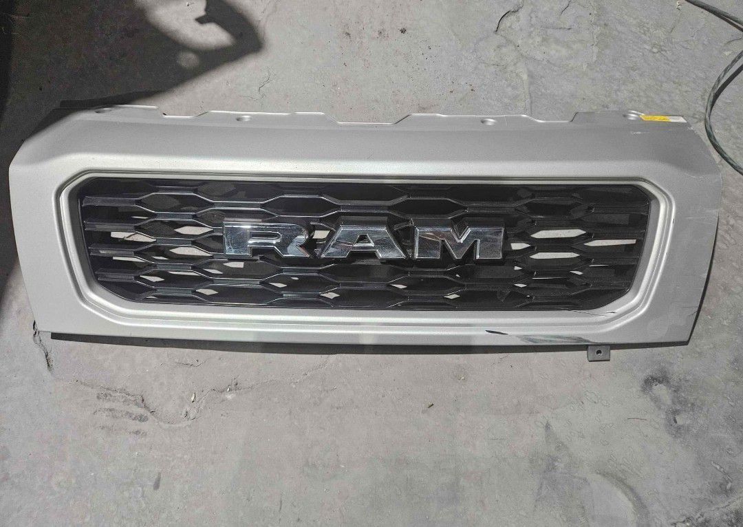 2022 dodge Poweram 3500 grille assymbly
