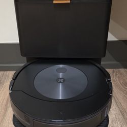 Roomba J7+ Combo Automatic Vacuum Cleaner And Floor Mop