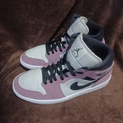 Jordan 1 mid women's berry pink size 9 women's/ 7.5 mens