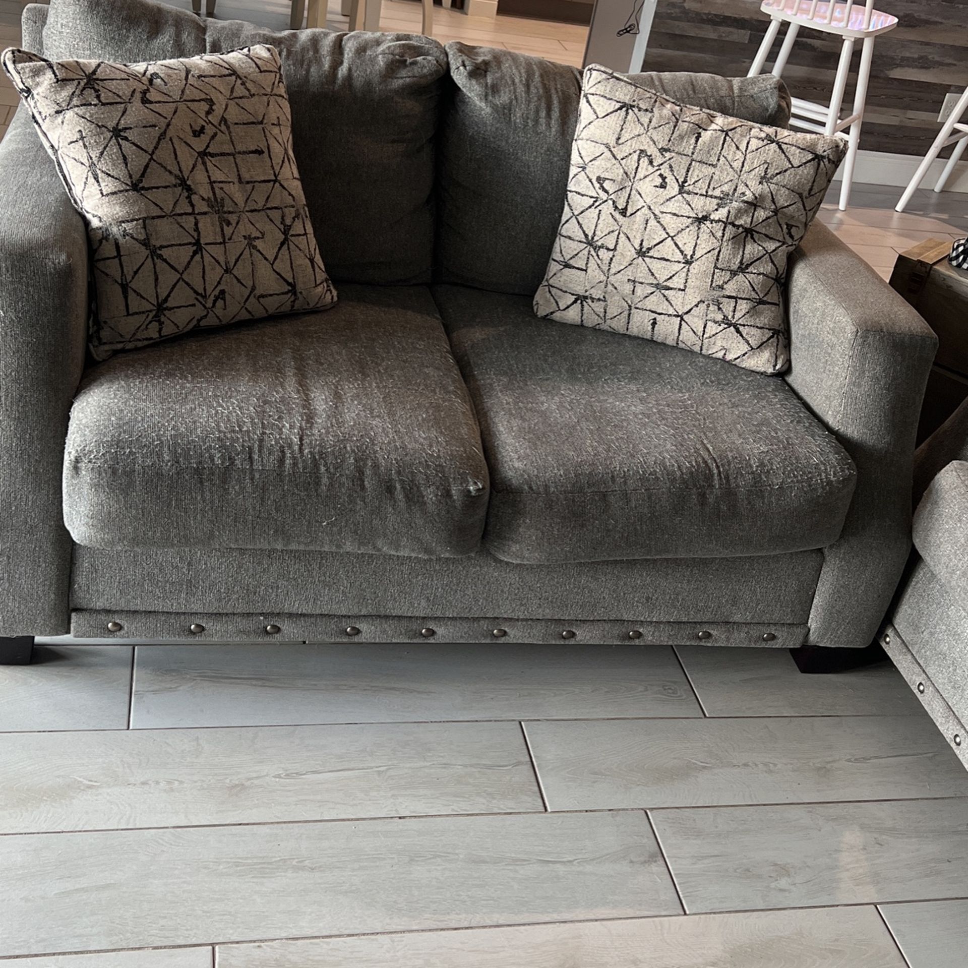 Broyhill Alexandria Grey Sofa & Love Seat for Sale in Port St. Lucie