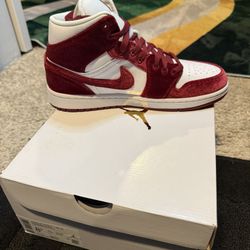 Air Jordan 1 Mid Red Velvet
