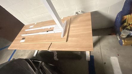 Adjustable desk