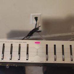 AKAI STEREO GRAPHIC EQUALIZER MODEL EAG30