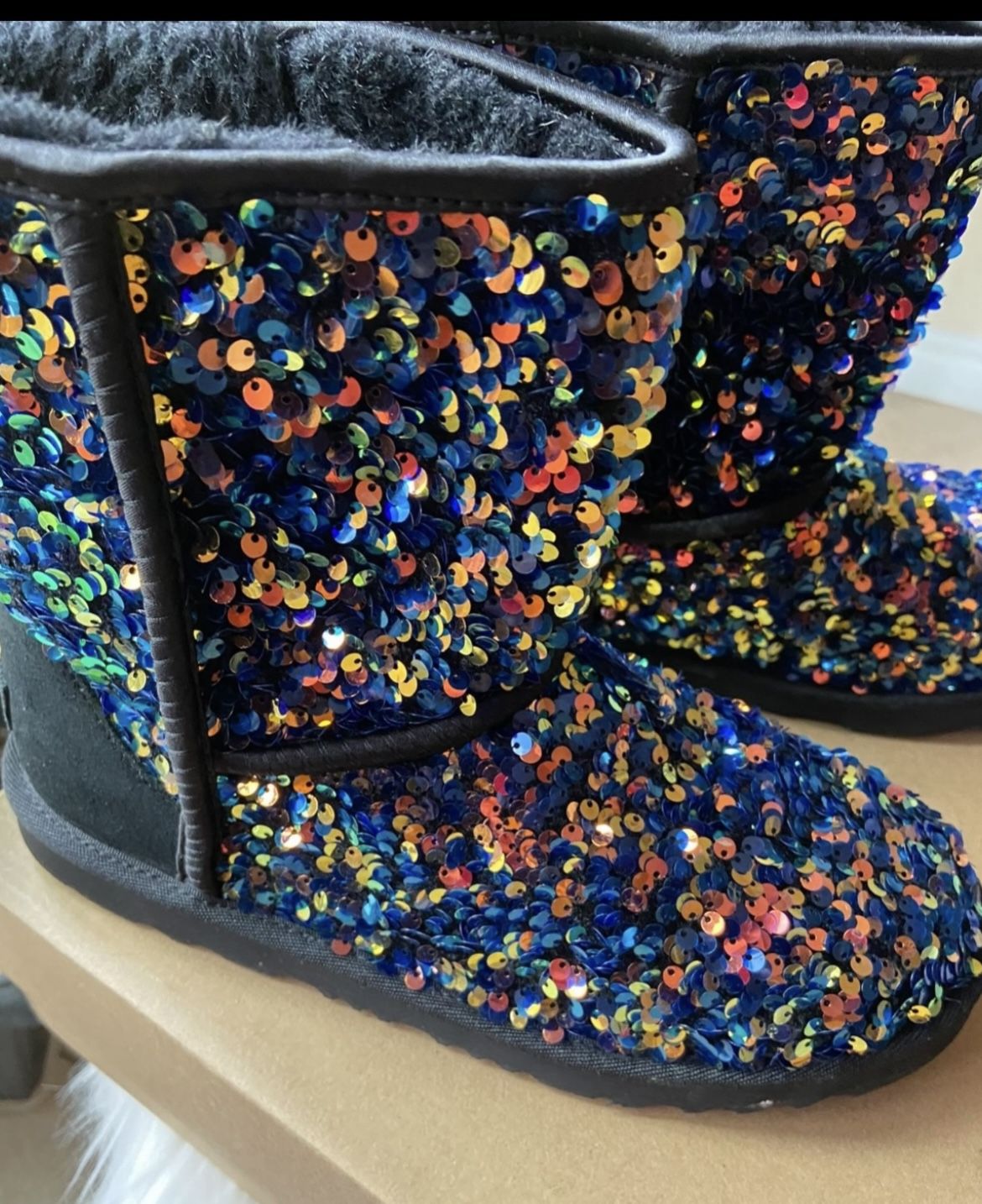ποΈNEW Sz 6 UGG Sequins Booties $165 π