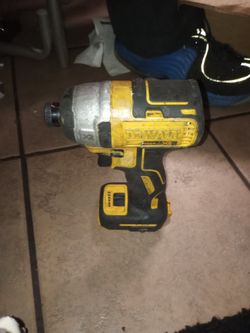 **DEWALT 20V. IMPACT DRILL**