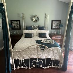 Queen Poster Bed