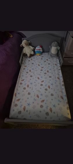Toddler bed great condition with mattress