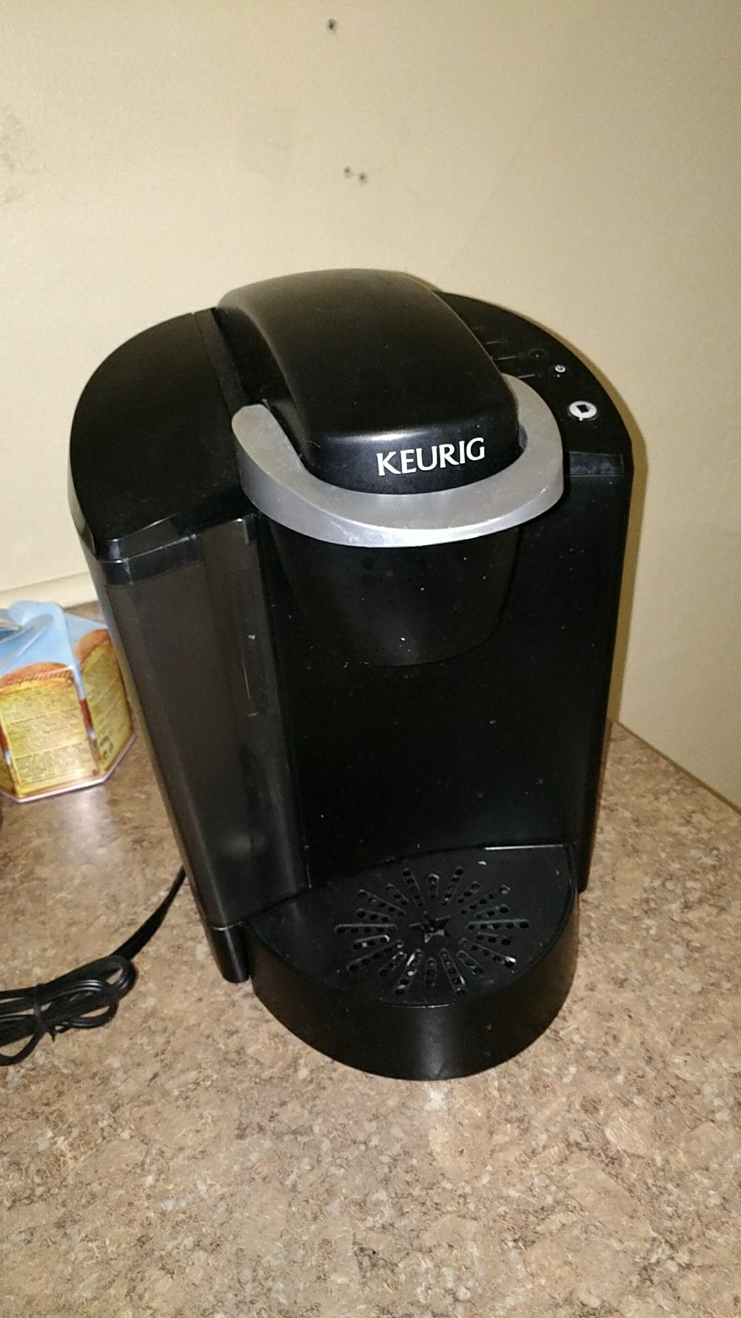 Keurig Coffee Maker (Needs Cleaning)