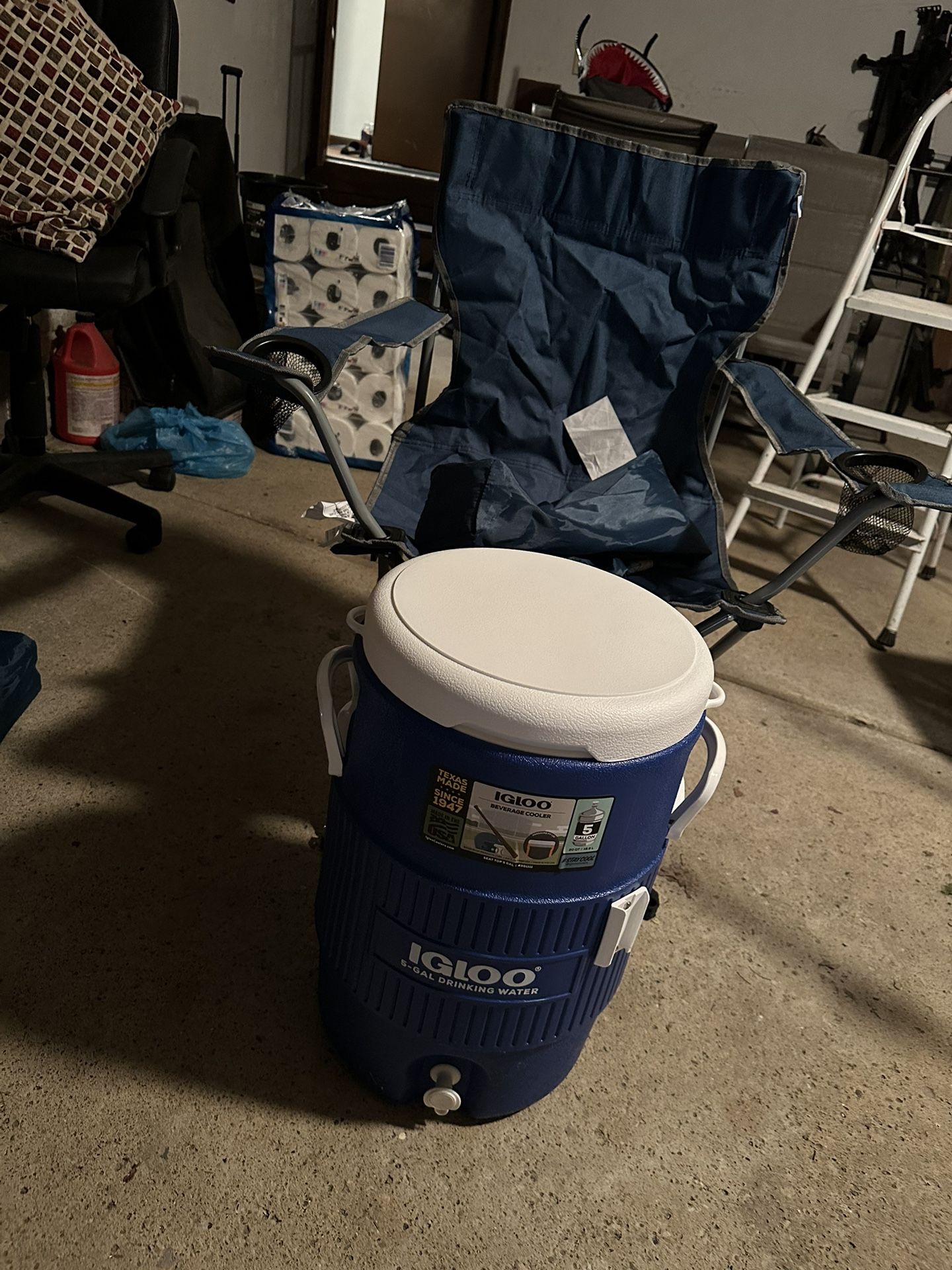 New Camping Folding Chair With Igloo Cooler