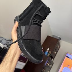 Yeezy 750 Triple Blacks Sz 9 Brand New 