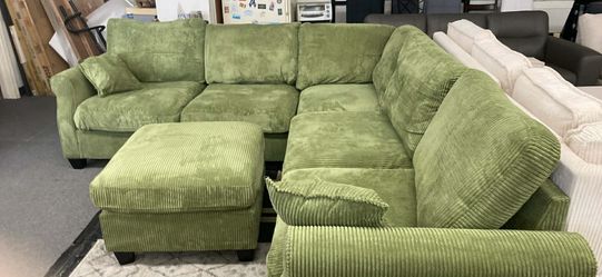New Sage Sectional Couch with Ottoman! Free Delivery 🚚!
