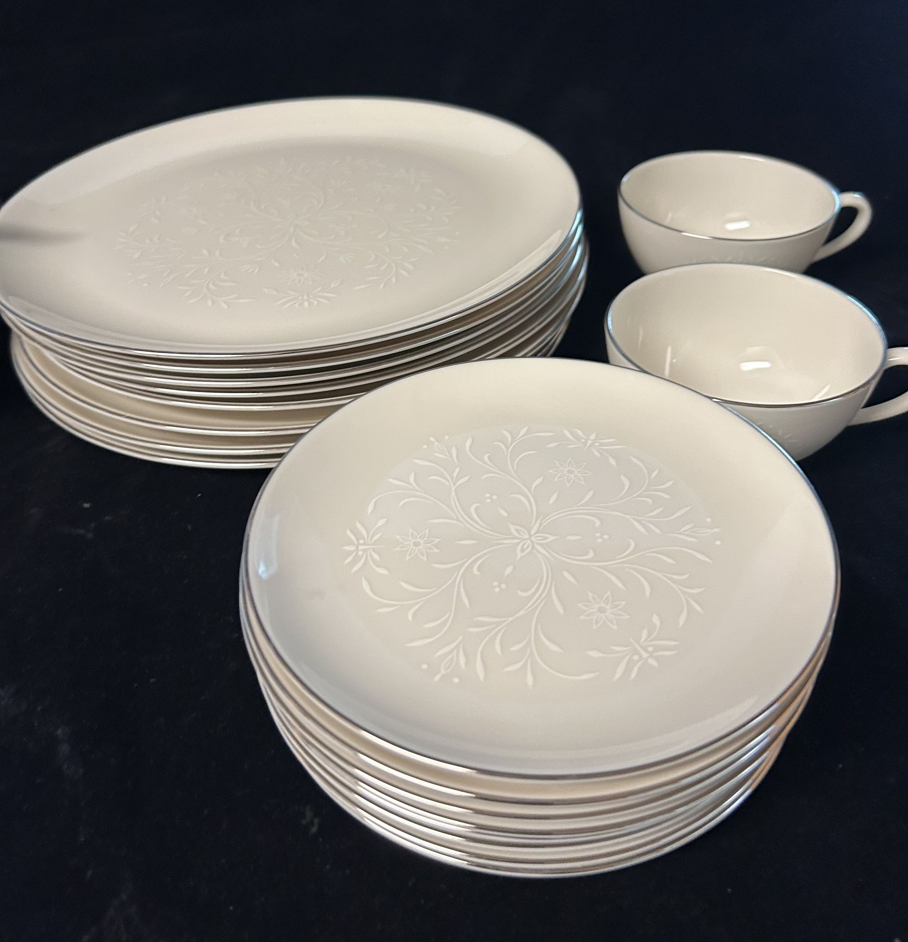 Pickard Damask Fine Bone China (1965) 30 Items