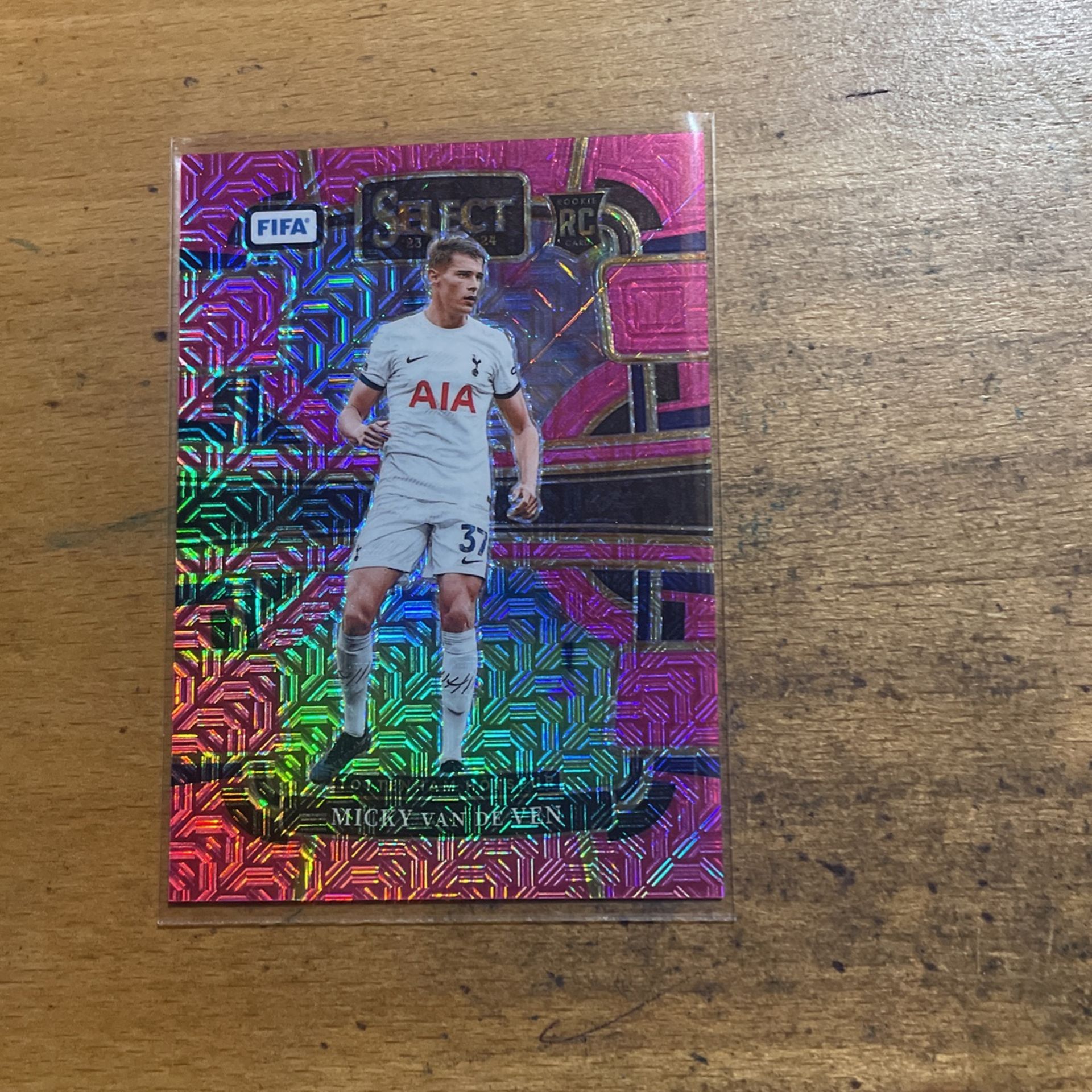 2024 SELECT FIFA MICKY VAN de VEN PINK MOJO ROOKIE NUMBERED/199 CARD