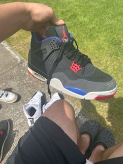 Air Jordan 4  Retro ‘’Cavs’’.
