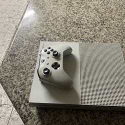 Xbox One S with controller 
