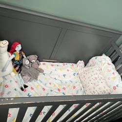 Grey baby crib, great condition with mattress