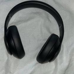 Beats Studio Pro - BRAND NEW🔥