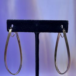 14k Oval Satin Twist Hoop