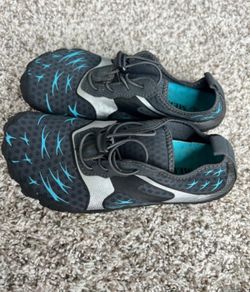 $8 EUC KID'S SWIM WATER SHOES SIZE 1.5 (33