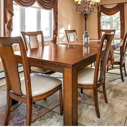 Dining room Table And Chairs