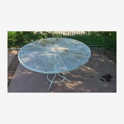 Sturdy Round Metal Patio Table - Rust / Refinish Project