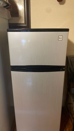 Avanti compact fridge