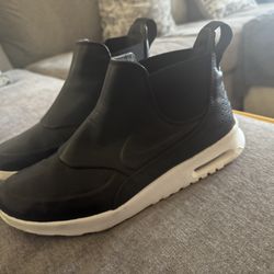 Black Nike Shoes 