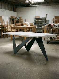 Moe's Bird Dining Table