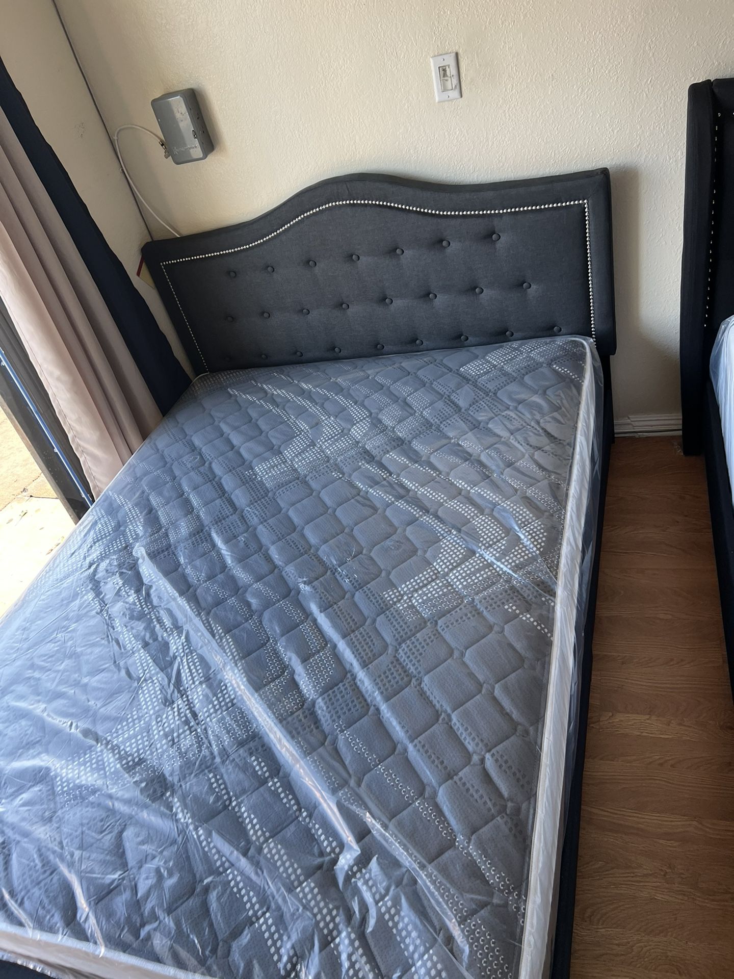 Queen Frame And Matrress New Mattresses New Pillowtop New Memory Foam New Bed Frames Nuevo Colchones Camas Nuevas βΌοΈ