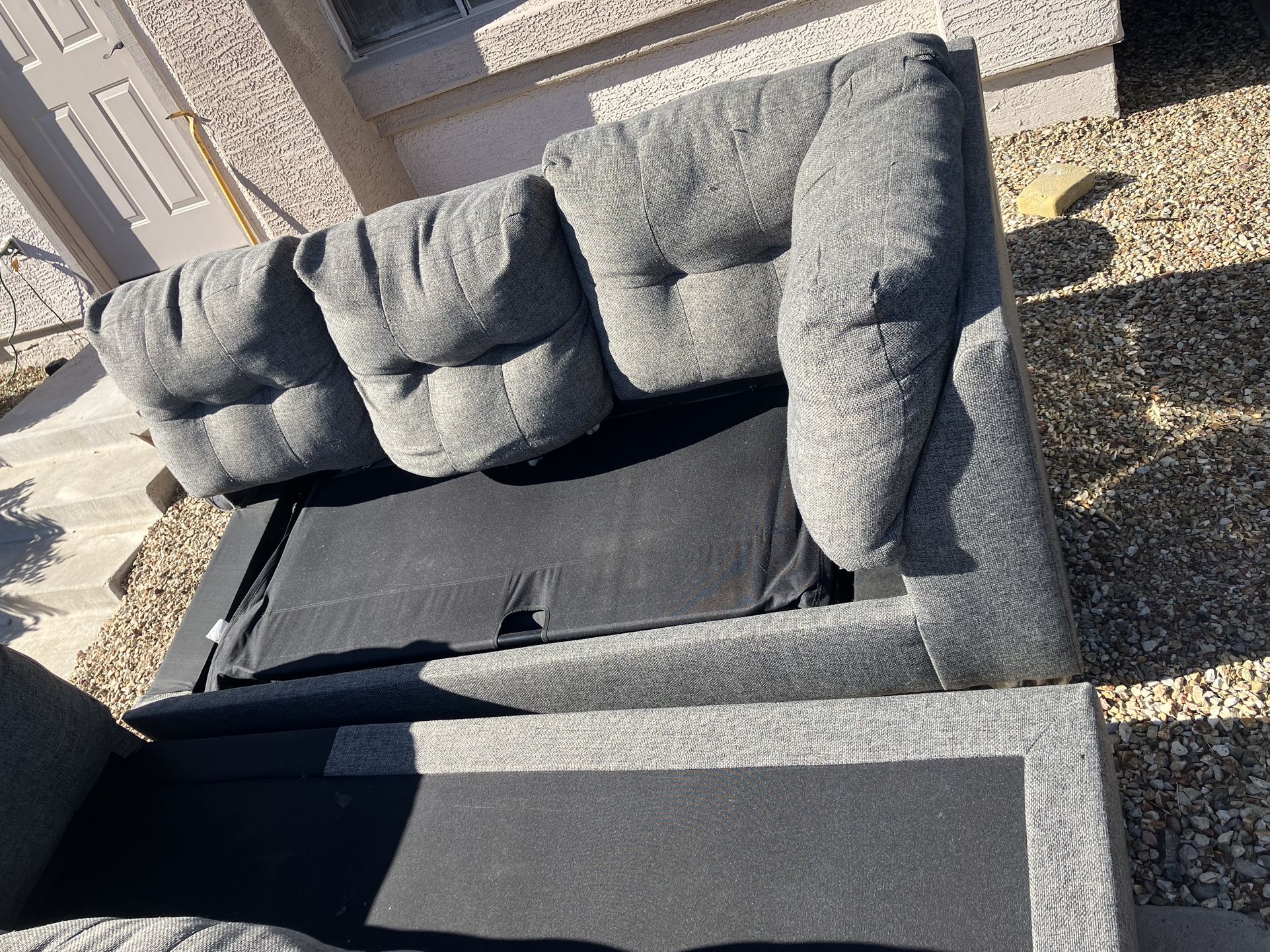 Couch with pull out bed