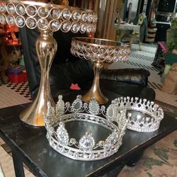 2 Crowns And 2 Stands