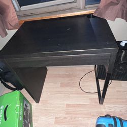 Simple Desk With Drawer