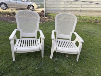 2 chair with pullout footrest