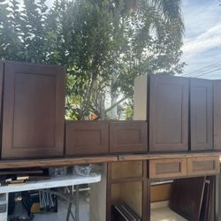 Upper Kitchen Cabinet Set/ Set De Gabinetes Superiores