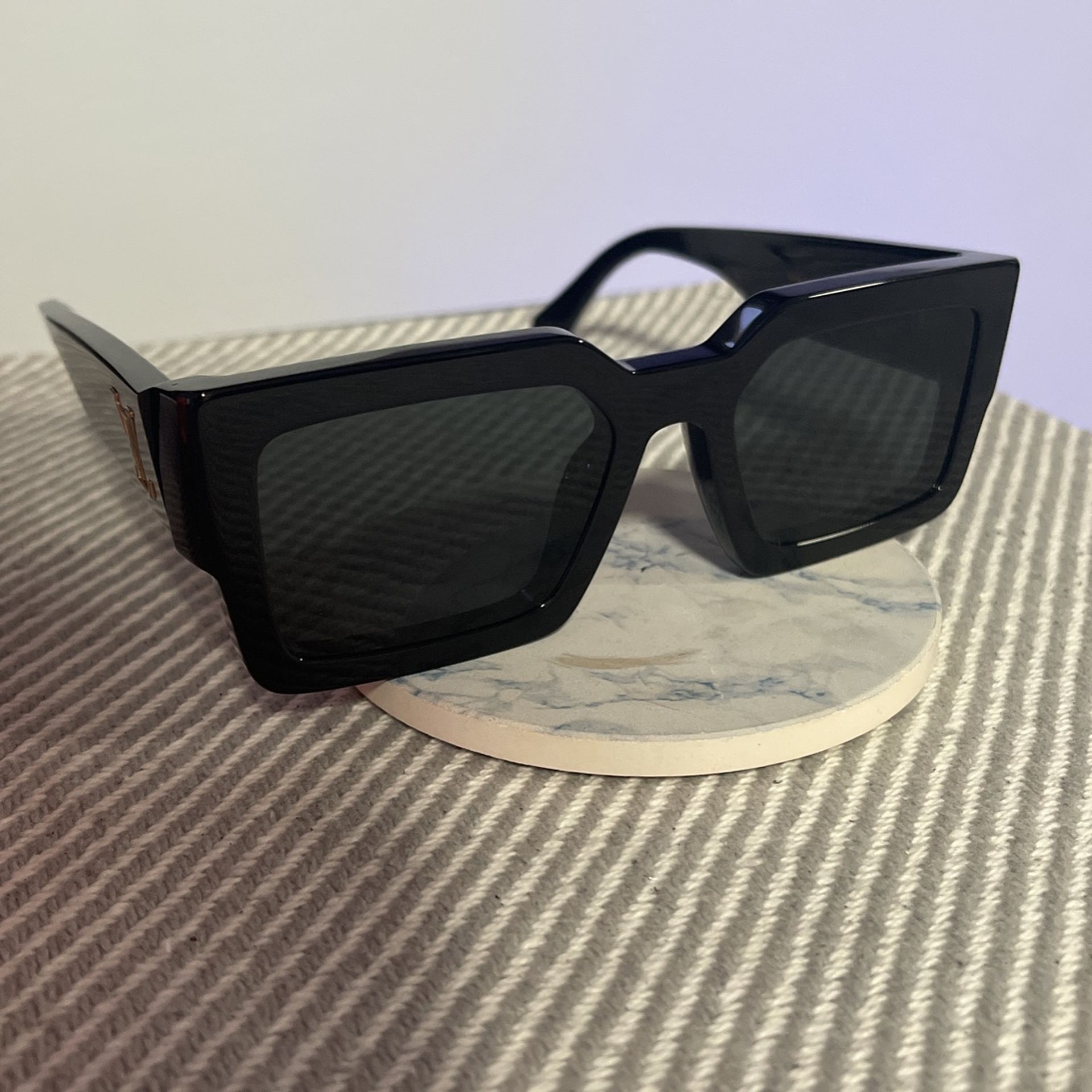 Louis Vuitton LV Clash Square Sunglasses Transparent Acetate & Metal. Size E