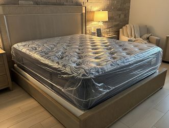  New Mattresses  Needs to Go‼️