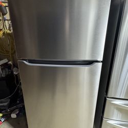 Frigidaire Refrigerator 