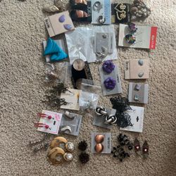Grandma’s Box Of Jewelry 32 Pairs Of Earrings 16 Necklaces 11 Brooches 5  Bracelets