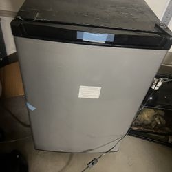 Mini fridge With Freezer 