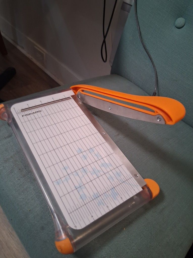 Fiskars Guilitene Scissor Board