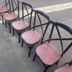 6 Good Metal  Chairs $10 each / 6’sillas De Matal Buenas / Local delivery Available / $10 cada una 