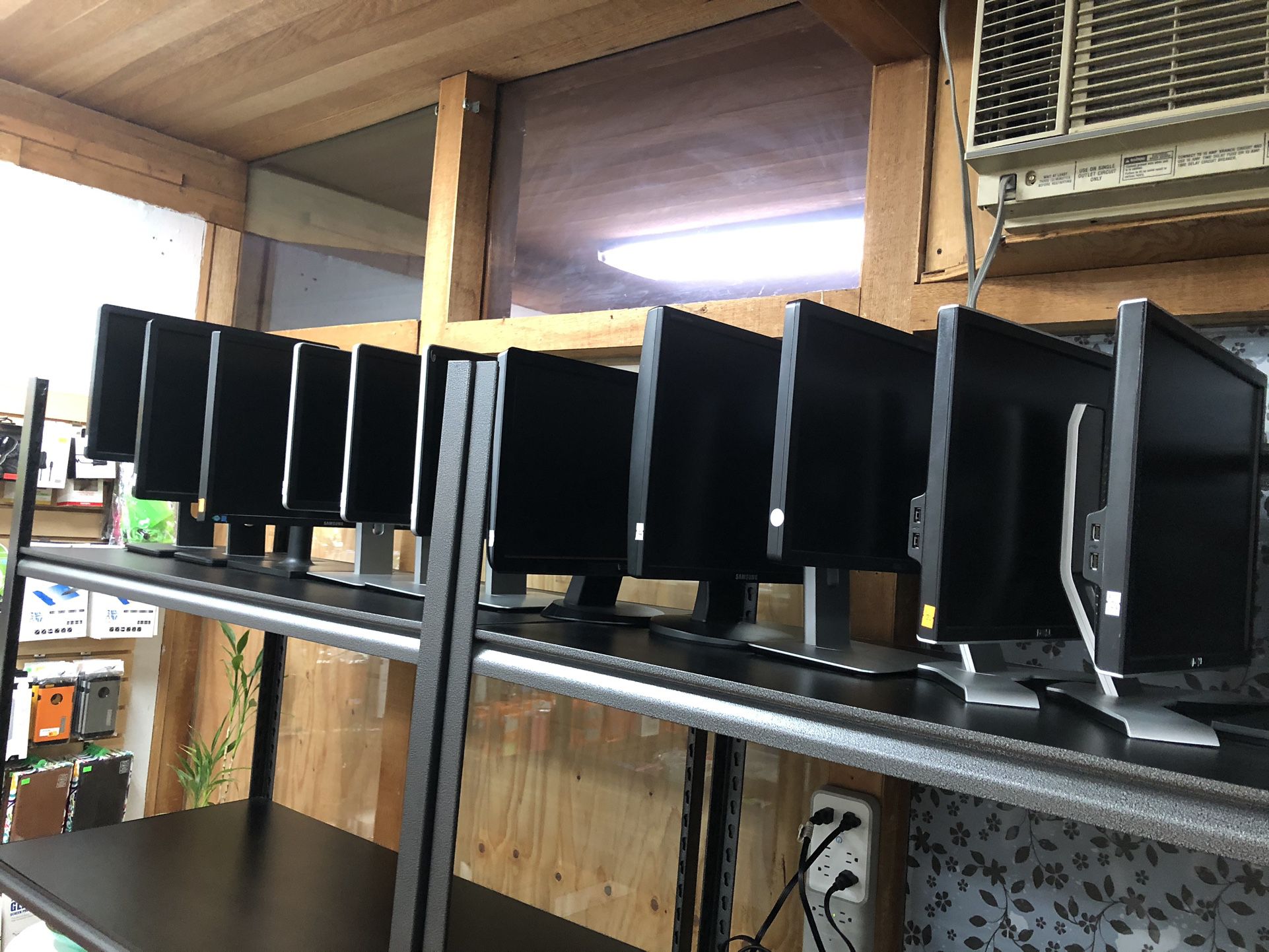 19-22 inch monitors