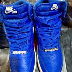 AIR JORDAN 1 RETRO HIGH OG  HYPER ROYAL Size 6.5 Used But Lightly Used . 