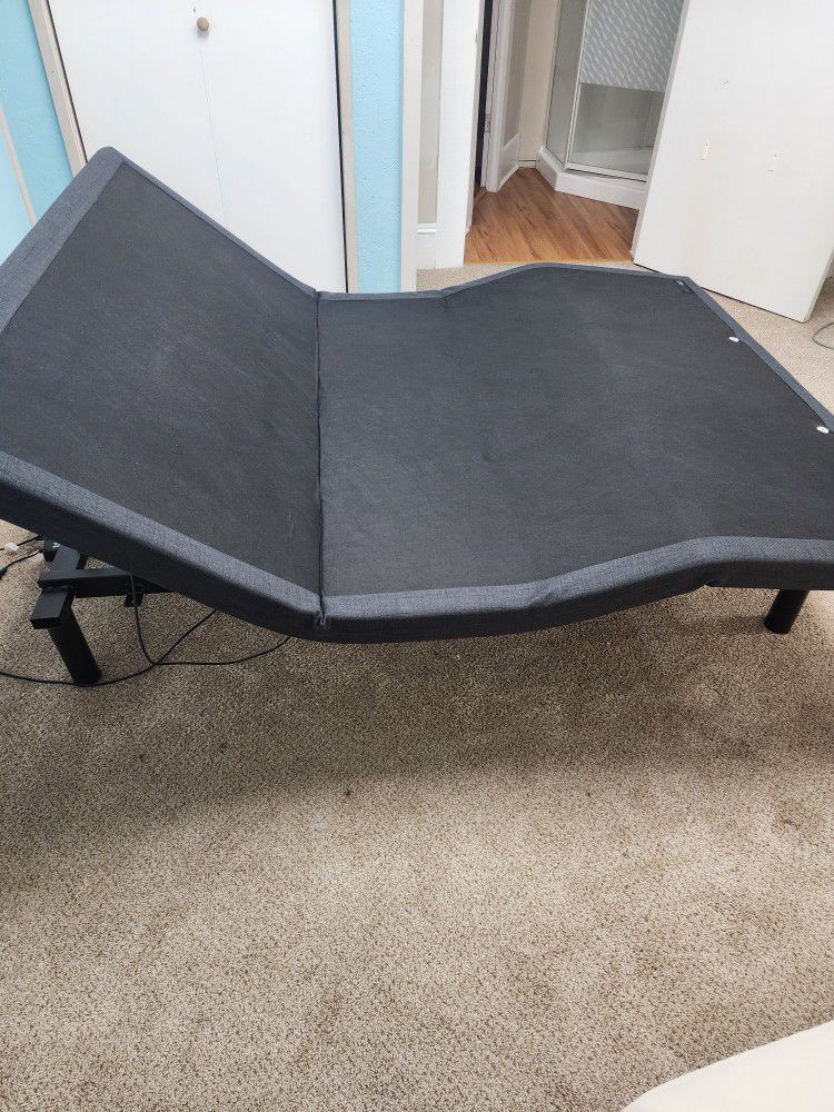 Sealy Adjustable Bed Has To Be Out Of Apt TODAY $150 !! Located In Macon