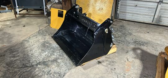 NEW 39” 4 in 1 mini skid bucket